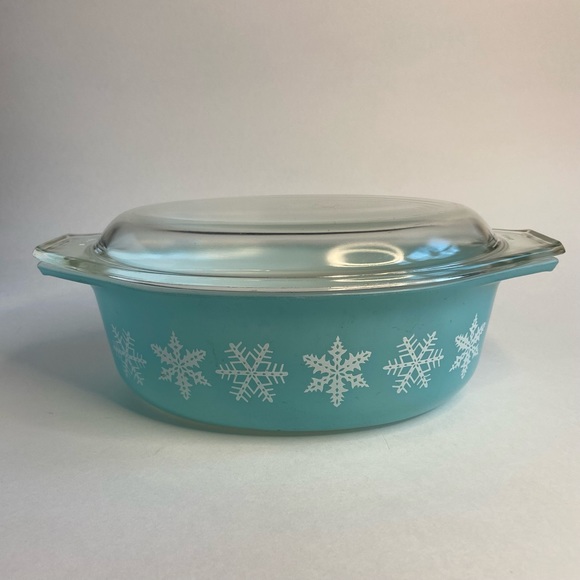 Vintage Pyrex Turquoise Snowflake 1 1/2 Quart Casserole Dish with Original Lid - Picture 11 of 11